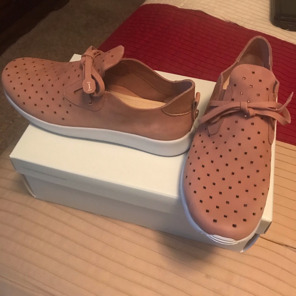 Tennis shoe